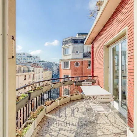 Superbe Avec Terrasse Dans Un Partage Dans Le Centre De Paryż
