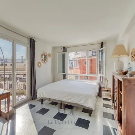 Superbe Avec Terrasse Dans Un Partage Dans Le Centre De Homestay